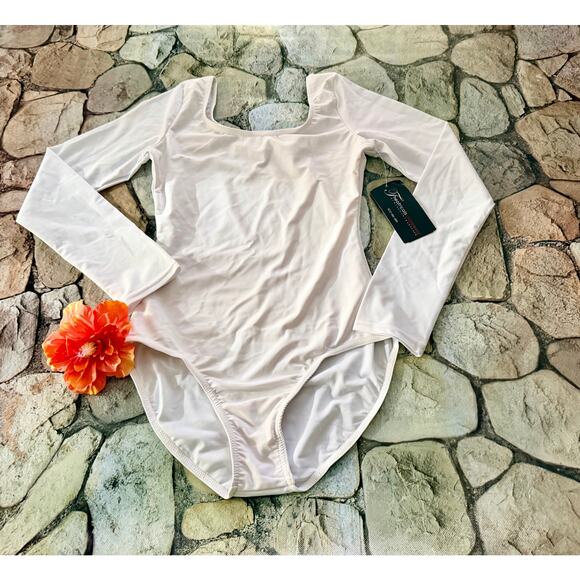 NWT LONG SLEEVE WHITE LEO-LARGE - Picture 3 of 5